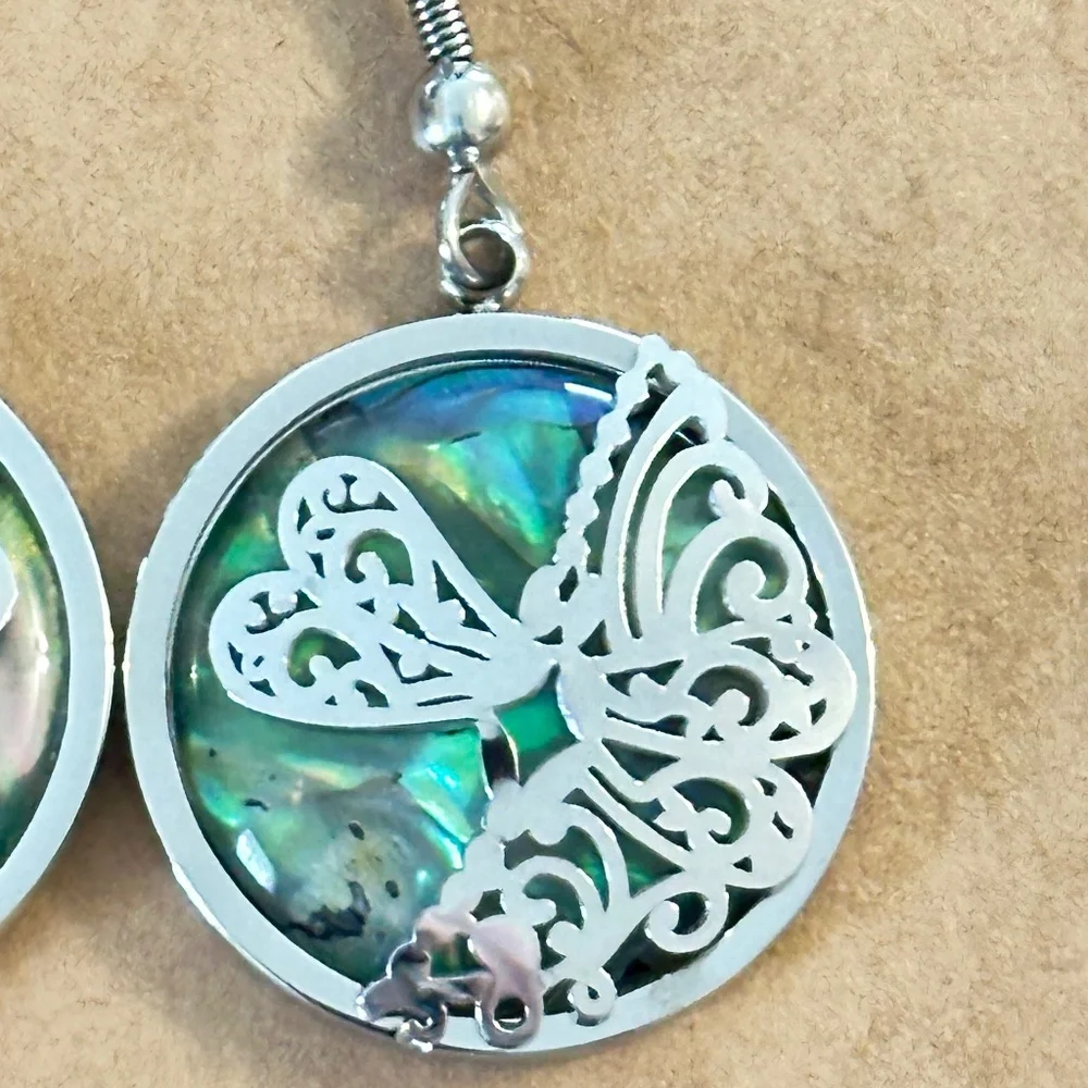 316L Stainless Steel -Genuine Abalone shell dragonfly earrings round. NWOT - Picture 5 of 13